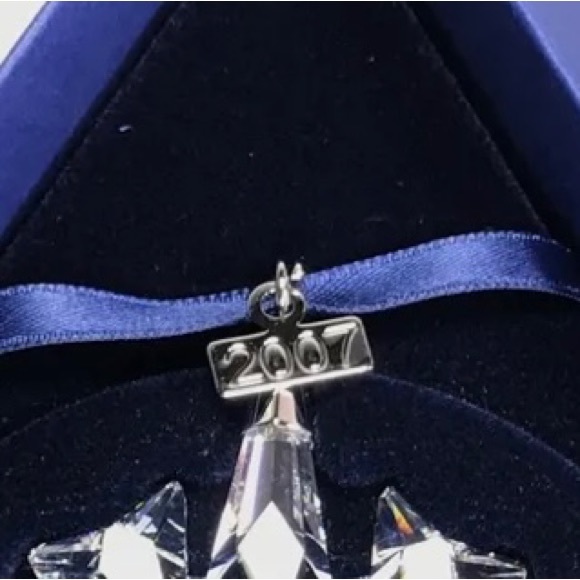 Swarovski 2007 Annual Edition Crystal Snowflake Ornament - Picture 4 of 6